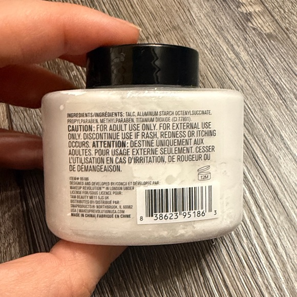5/$20 Build Your Own Makeup Bundle-Revolution Luxury Baking Powder - Ghost - Picture 3 of 4